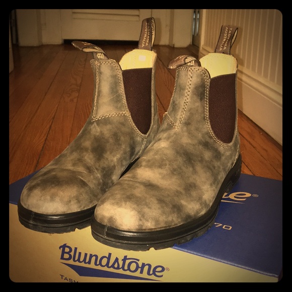 Blundstone Shoes - Women's Blundstone classic brown Chelsea boots